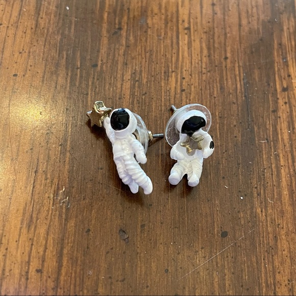 ‼️SOLD‼️Astronaut Post Earrings - Picture 1 of 4